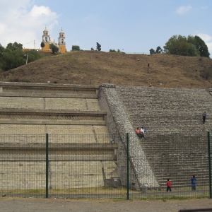Η πυραμιδα της Cholula