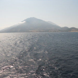 το νησί όπως φαίνεται από το καράβι