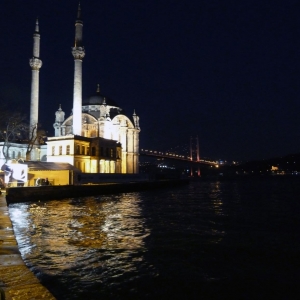 Ortakoy με φόντο το πανέμορφο τζαμί και τη γέφυρα του Βοσπόρου