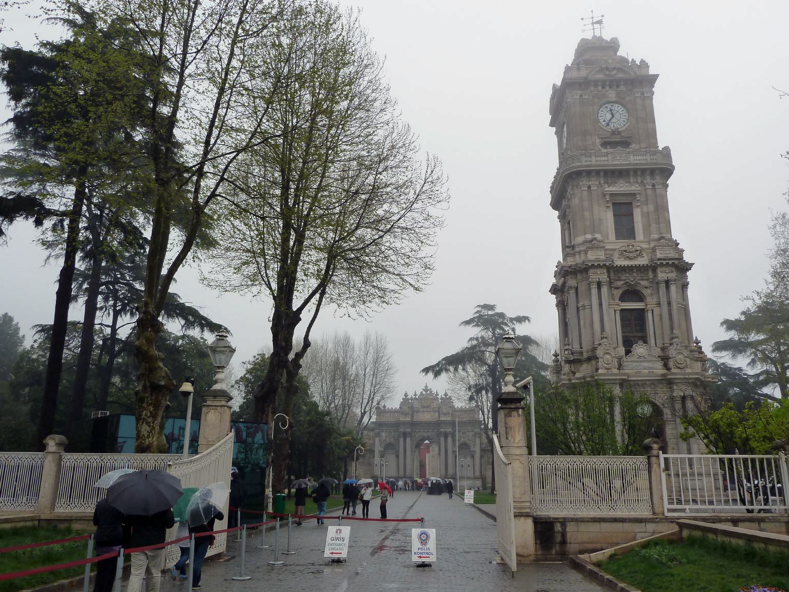 Επίσκεψη στο Dolmabahçe υπό βροχή
