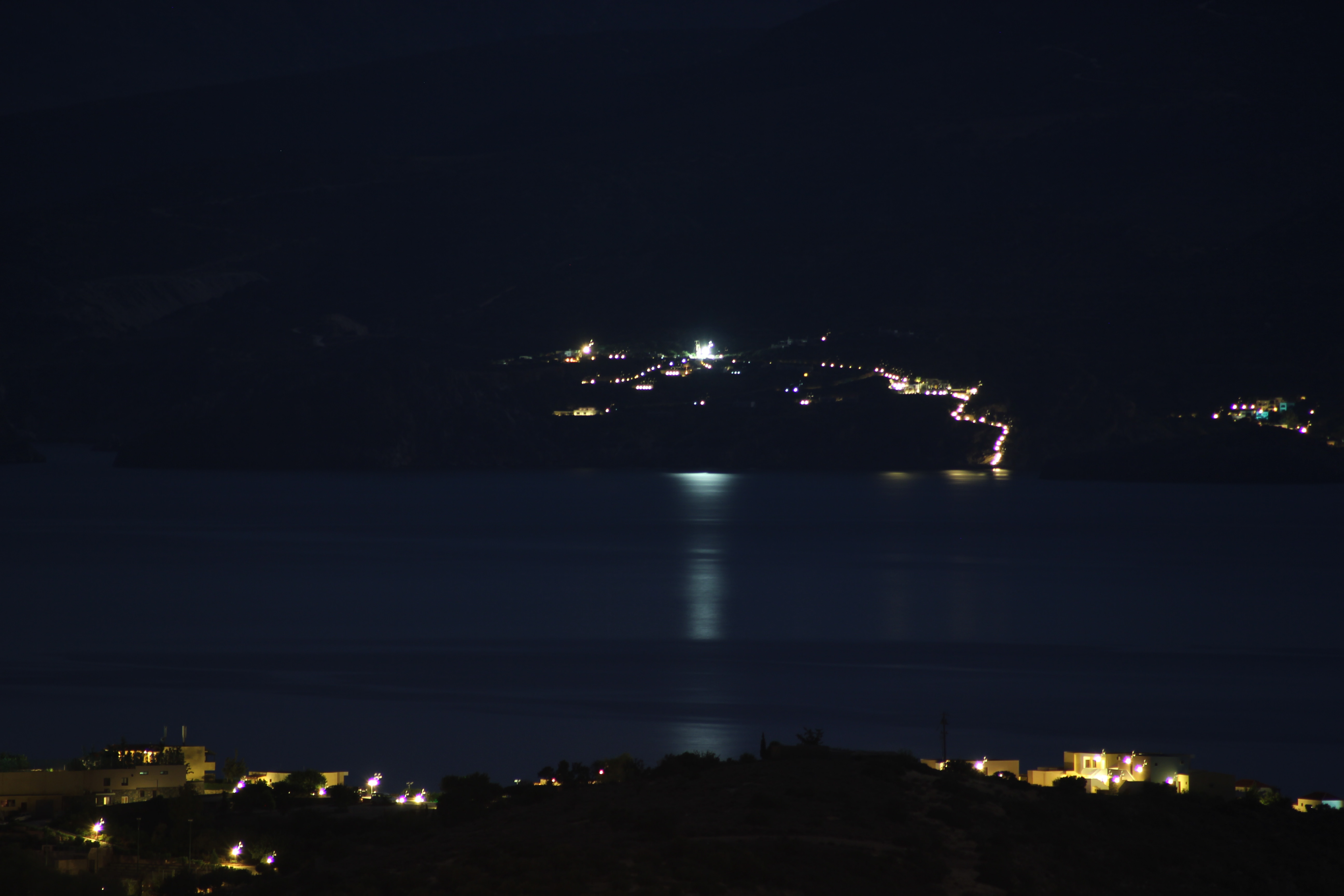 Καλό χωρίο Αγίου Νικολάου Κρήτης .Νυχτερινή λήψη 24/06/2013 2:20 πρωί .