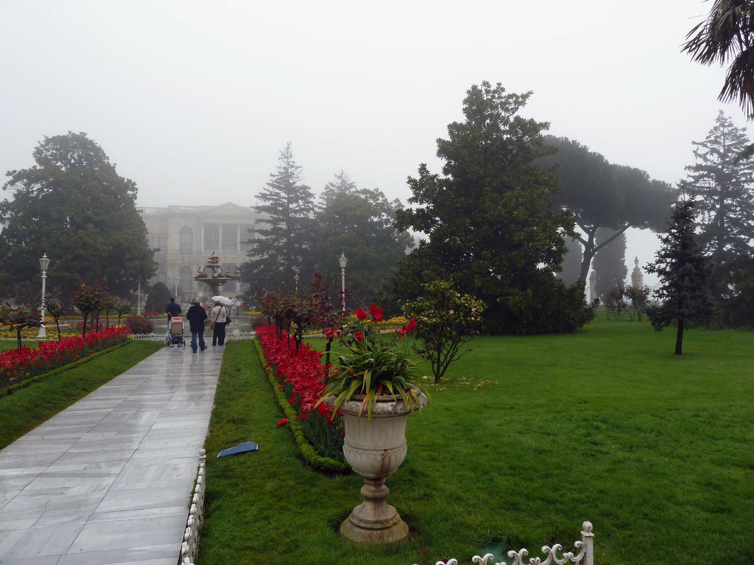 Οι πανέμορφοι κήποι του παλατιού - Dolmabahçe