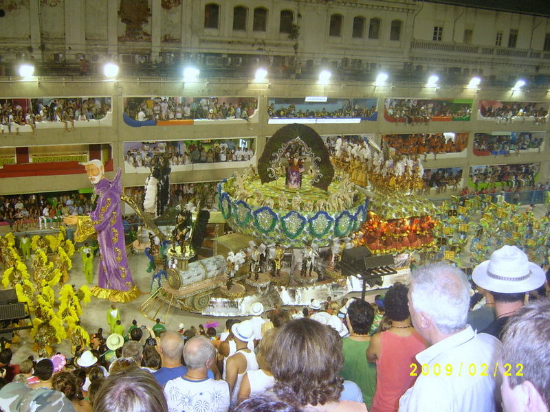 Ρίο-Καρναβάλι 2009-Άρμα με θέμα Λέξεις και Μουσική
