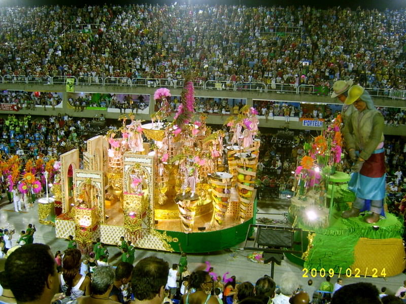Ρίο-Καρναβάλι 2009-Άρμα με θέμα Ο Λαός Μας