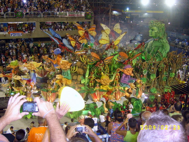 Ρίο-Καρναβάλι 2009-Άρμα με θέμα Φωνή της Καρδιάς (σχολή "Portela"