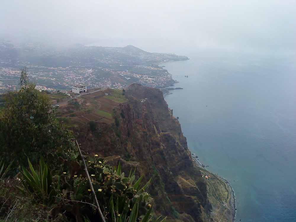 Cabo Girao (θέα προς Camara De Lobos)
