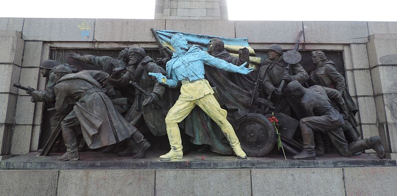 800px-Sofia-Monument-to-Soviet-Army--Glory-to-Ukraine-20140224-1.jpg