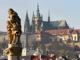 awww.letsgo_europe.com_czech_prague_castle4_small.JPG