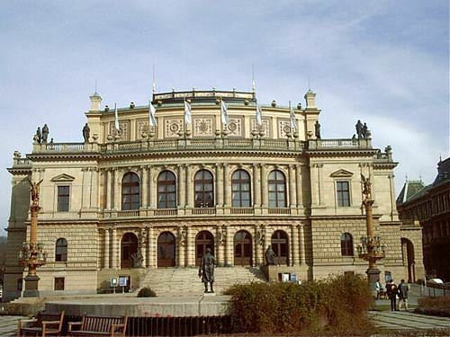 awww.discoverczech.com_apictures_z_prague_prague_culture_music_rudolfinum_v.jpg