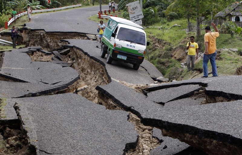 awww.koolnews.gr_wp_content_uploads_2013_10_pb_120207_philippines_earthquake_nj_04_800x514.jpg