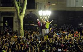 awww.enet.gr_resources_2009_05_barcelona_fans_thumb_small.jpg