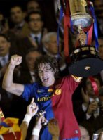 Puyol_levanta_Copa.jpg