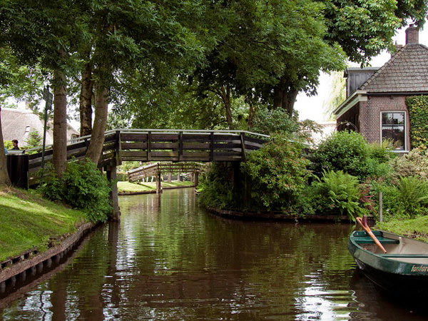 aperierga.gr_wp_content_uploads_2012_01_Giethoorn6.jpg