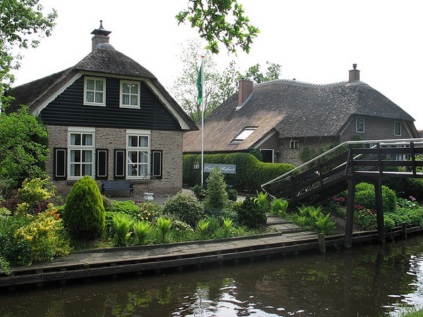 aperierga.gr_wp_content_uploads_2012_01_Giethoorn7.jpg