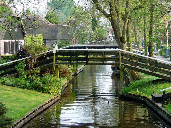 aperierga.gr_wp_content_uploads_2012_01_Giethoorn9.jpg