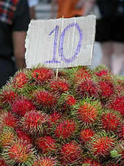 aupload.wikimedia.org_wikipedia_commons_thumb_d_d5_Rambutan_stall.JPG_180px_Rambutan_stall.JPG