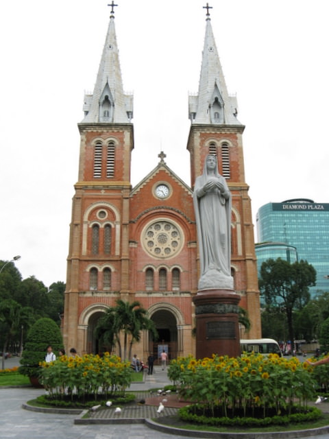 aimg5.imageshack.us_img5_4066_cathedralsaigon.jpg