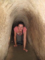 1668947-Crawling-through-Cu-Chi-Tunnels-1.jpg