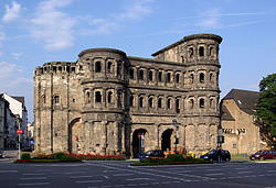 aupload.wikimedia.org_wikipedia_commons_thumb_e_ee_Trier_Porta4f2599cb8fa83f33c51266990d6277e9.jpg