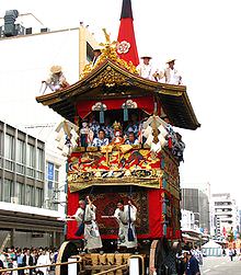 aupload.wikimedia.org_wikipedia_commons_thumb_b_b5_Naginata_hoko.jpg_220px_Naginata_hoko.jpg