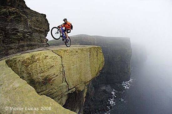 awww.otherside.gr_wp_content_uploads_2009_11_The_Most_Terrifying_Mountain_Bike_Trail_On_Earth_01.jpg