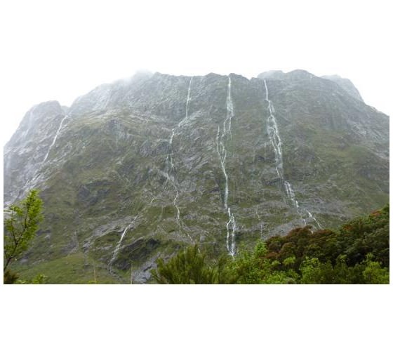 acache.virtualtourist.com_4818256_Things_To_Do_Milford_Sound.jpg