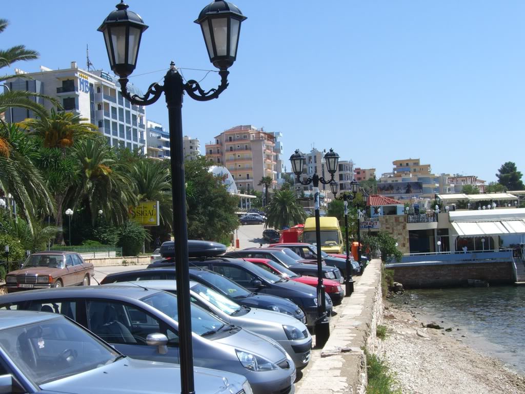 ai435.photobucket.com_albums_qq75_albanian_photo_parking.jpg_421a15f3591a5494707b6ec86da95208.jpg