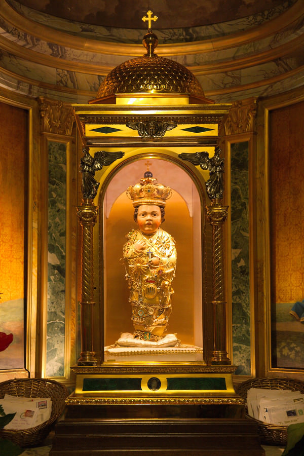 aupload.wikimedia.org_wikipedia_commons_a_a4_Santa_Maria_in_Aracoeli_Rome_Santo_Bambino.jpg