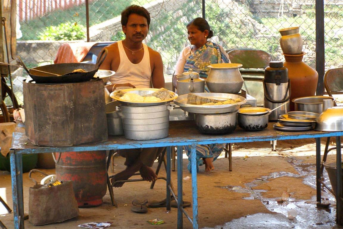 aimg641.imageshack.us_img641_3403_villagersinhampi.jpg