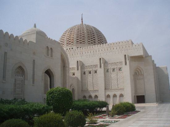 amedia_cdn.tripadvisor.com_media_photo_s_01_59_2a_74_sultan_qaboos_grand_mosque.jpg
