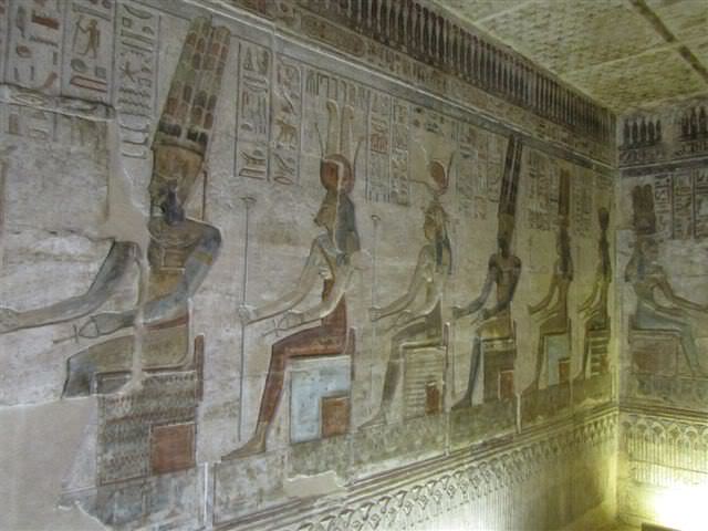 ai975.photobucket.com_albums_ae236_galat2000_Egypt_Deir_20El_2d00753c99a66174c53558bbb70befcf7.jpg