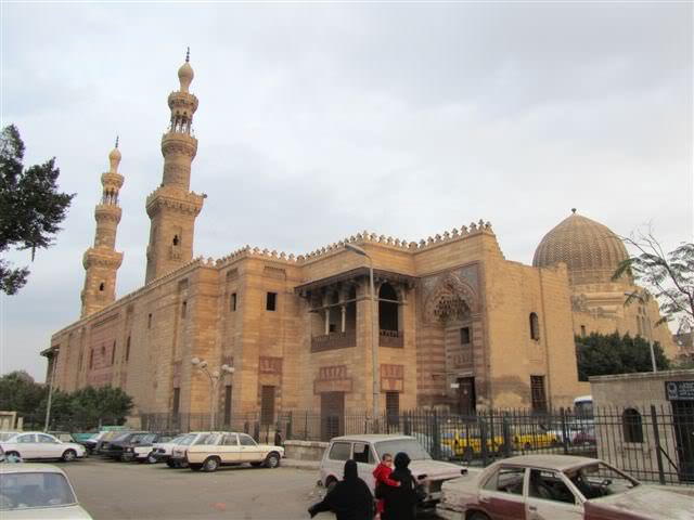 ai975.photobucket.com_albums_ae236_galat2000_Egypt_Cairo_necro68a676c11758ed469111cdb7c8374f6a.jpg