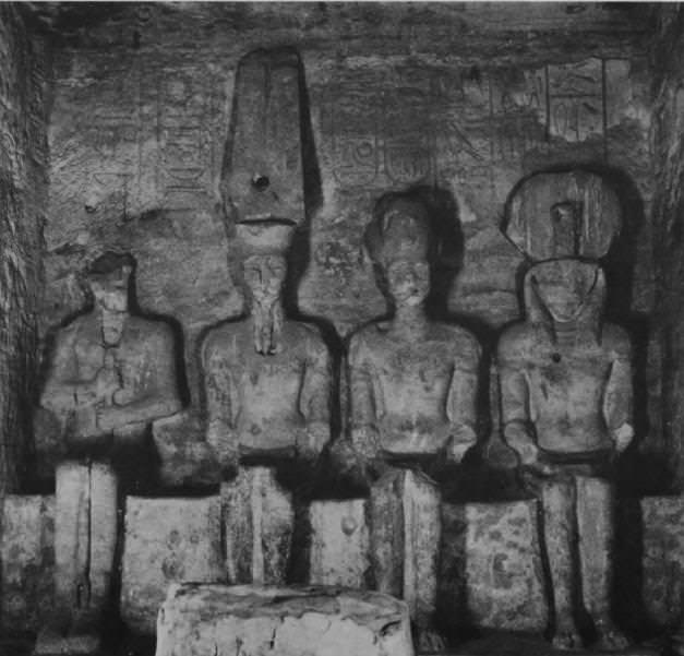 ai975.photobucket.com_albums_ae236_galat2000_Egypt_ABUSIMBEL_44d4d6d88c5af6222fc7194977f998189.jpg