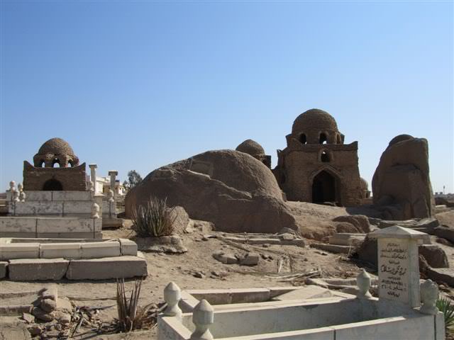 ai975.photobucket.com_albums_ae236_galat2000_Egypt_Aswan_necro37657f75943ea7895e3d9609f58c2156.jpg