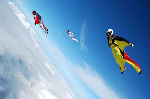 aheadblitz.com_wp_content_uploads_2010_10_wing_suit.jpg