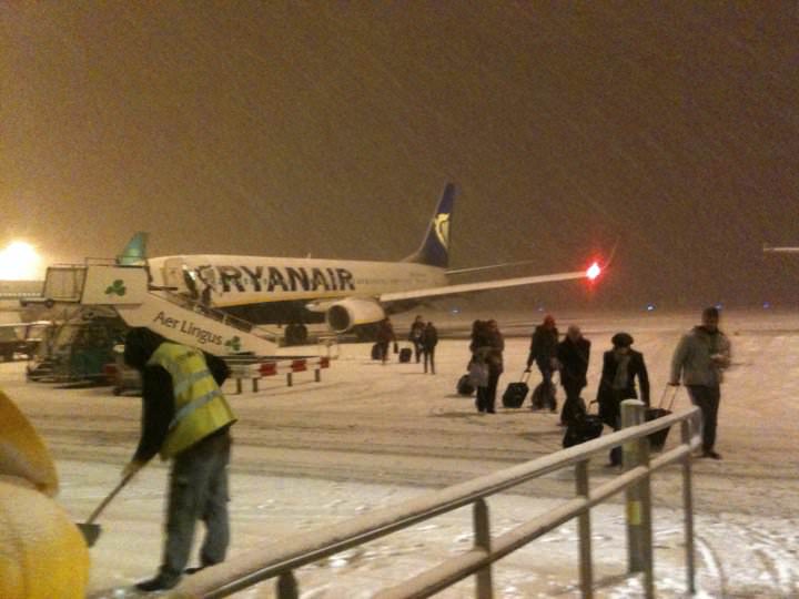 awww.ihateryanair.org_wp_content_uploads_2010_12_Airport_snow_ryanair.jpg