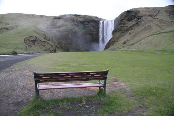 aimg135.imageshack.us_img135_6497_skogafoss.jpg