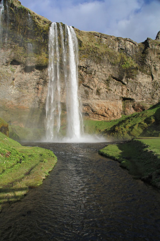 aimg4.imageshack.us_img4_2500_seljalandsfoss2.jpg