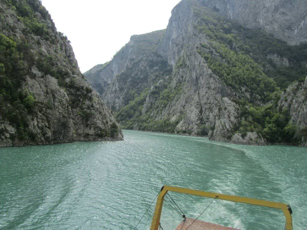 ai975.photobucket.com_albums_ae236_galat2000_WEST_20BALKANS_ALBANIA_20__20LAKE_20KOMAN_03_129.jpg