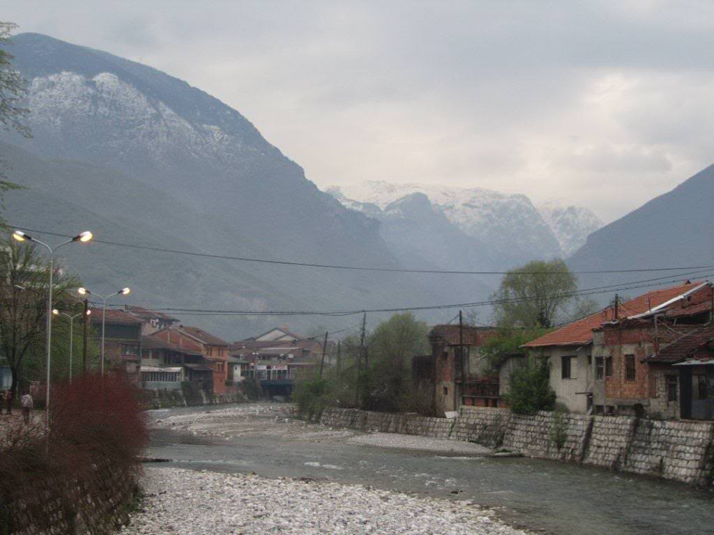 ai975.photobucket.com_albums_ae236_galat2000_WEST_20BALKANS_KOSOVO_20__20PEC_20etc_10_PEJA2.jpg