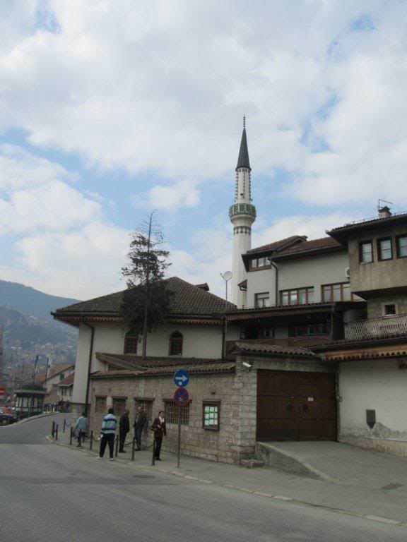 ai975.photobucket.com_albums_ae236_galat2000_WEST_20BALKANS_VOSNIA_20__20SARAJEVO_21_20.jpg