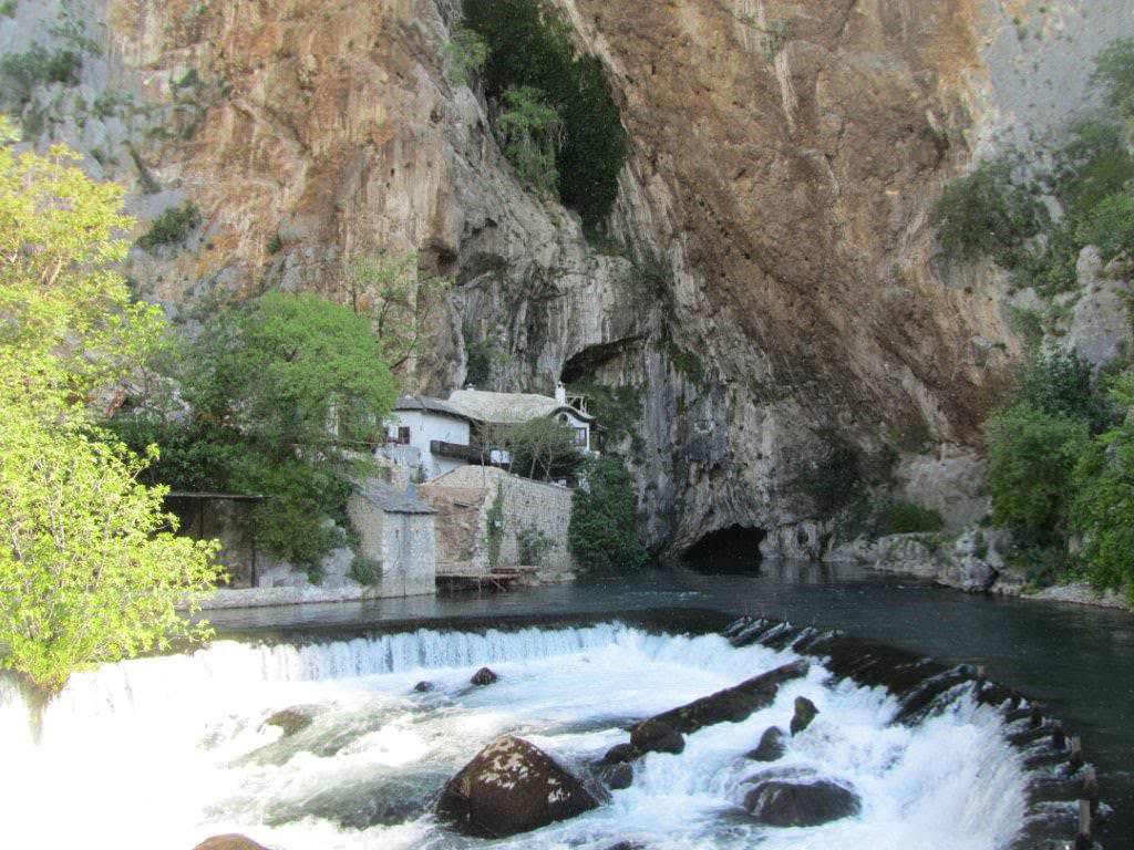 ai975.photobucket.com_albums_ae236_galat2000_WEST_20BALKANS_VOSNIA_20__20MOSTAR_25_BLAGAJ4.jpg