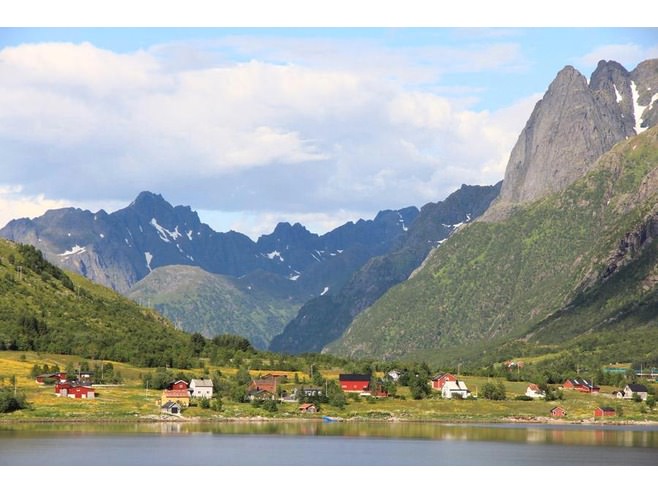 acache.virtualtourist.com_4_5115764_Driving_in_Hinnoya_Lofoten.jpg