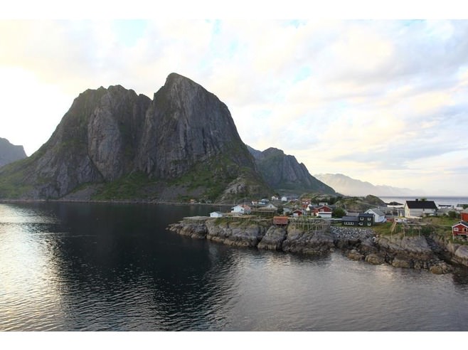 acache.virtualtourist.com_4_5115775_Stay_in_rorbuer_Lofoten.jpg