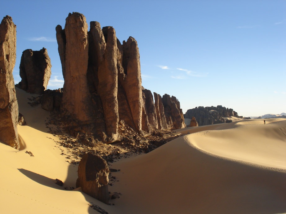 aincompiutezza.files.wordpress.com_2010_03_deserto_hoggar_algeria.jpg