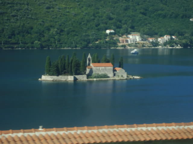 ai31.photobucket.com_albums_c366_Thanasis_U2_Montenegro_DSC07815.jpg