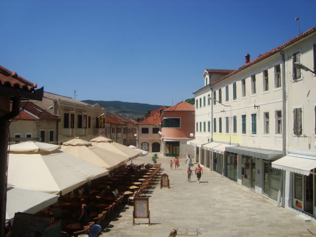 ai31.photobucket.com_albums_c366_Thanasis_U2_Montenegro_DSC07844.jpg