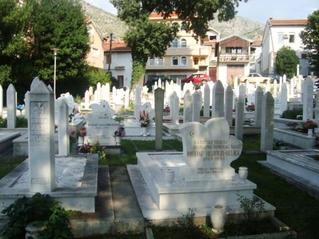 ai31.photobucket.com_albums_c366_Thanasis_U2_Bosnia_202011_6.jpg