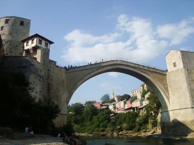 ai31.photobucket.com_albums_c366_Thanasis_U2_Bosnia_202011_16.jpg