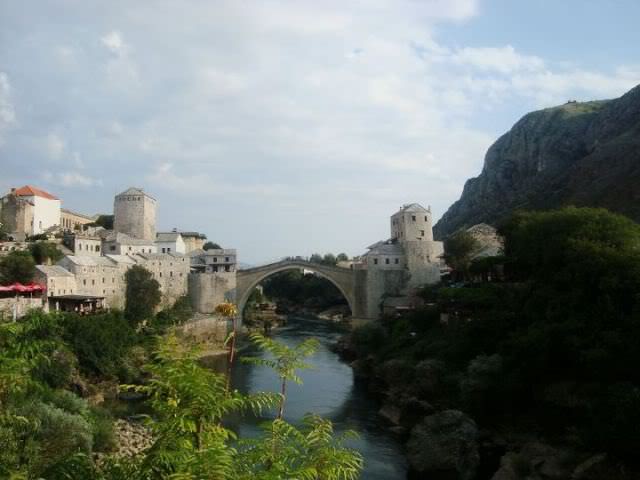 ai31.photobucket.com_albums_c366_Thanasis_U2_Bosnia_202011_20.jpg